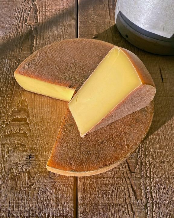 FROMAGE RACLETTE ail des ours - pâtes pressées non cuites au lait cru - environ 300 g - 2 pers - 17,60 €/kg -